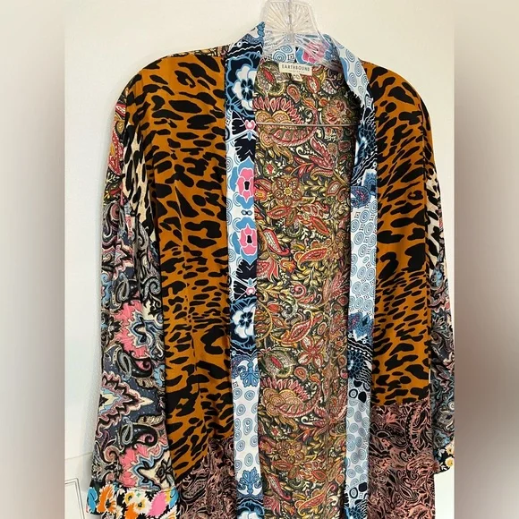 EARTHBOUND Colorful Paisley Kimono - Picture 3 of 7